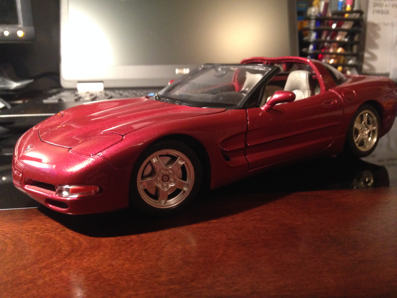 Illustration for article titled 1/18 Bburago C5 Corvette Targa